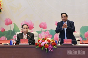 Bí thư Đảng ủy Chính phủ, Thủ tướng Chính phủ Phạm Minh Chính và Bí thư Đảng ủy Quốc hội, Chủ tịch Quốc hội Trần Thanh Mẫn đồng chủ trì hội nghị. (Ảnh: DUY LINH)