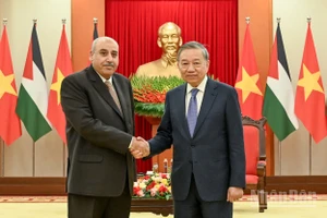 Tổng Bí thư Tô Lâm và Chủ tịch Hạ viện Jordan Mazen Turki El Qadi. (Ảnh: DUY LINH)
