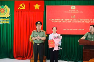 Chị Lê Thị Thùy Hân (sinh năm 1997), được tạm tuyển vào lực lượng Công an nhân dân và bố trí công tác tại Công an xã Diên Khánh.