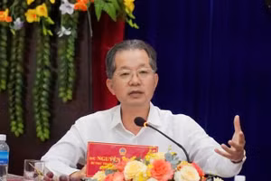 Đồng chí Nguyễn Văn Quảng, Bí thư Trung ương Đảng, Chánh án Tòa án nhân dân tối cao phát biểu tại hội nghị.