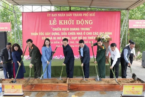 Thành phố Huế xác định đây là nhiệm vụ chính trị cấp bách, nhằm giúp người dân có nơi ở an toàn trước mùa mưa bão và kịp đón Tết.