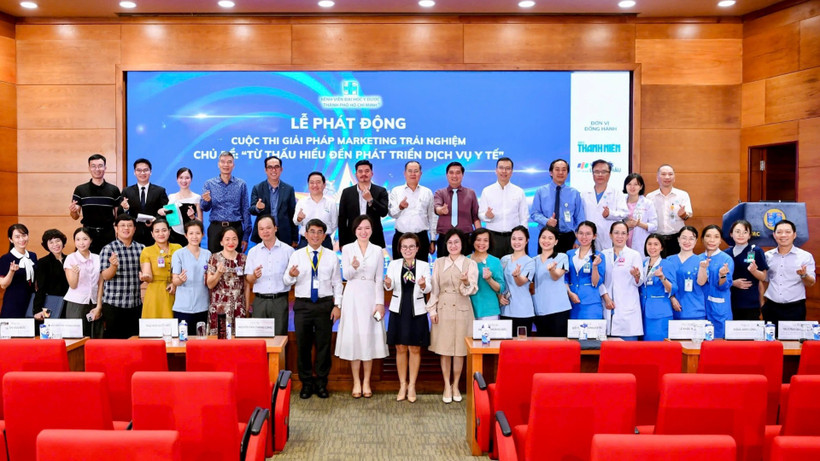 Đại biểu cùng tham gia phát động cuộc thi.