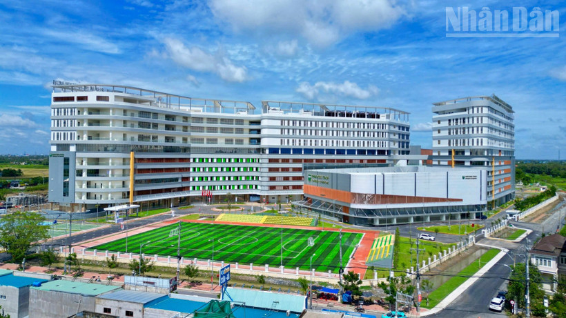 Cơ sở 2 của Trường đại học Y khoa Phạm Ngọc Thạch được đầu tư hiện đại nằm trong Cụm Y tế Tân Kiên. (Ảnh: THẾ ANH). 