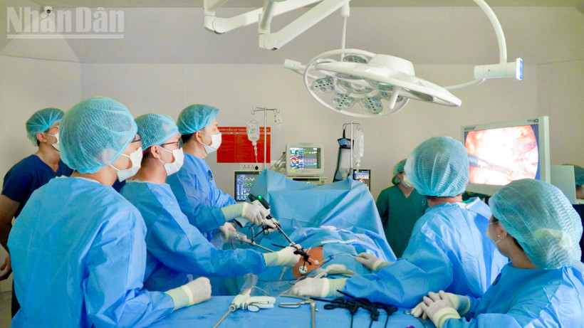 Sài Gòn Trẻ Phẫu thuật nội soi ghép thận tại Bệnh viện đa khoa Xuyên Á.