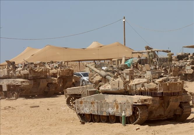Xe quân sự Israel được triển khai gần biên giới với Dải Gaza. Ảnh: THX/TTXVN