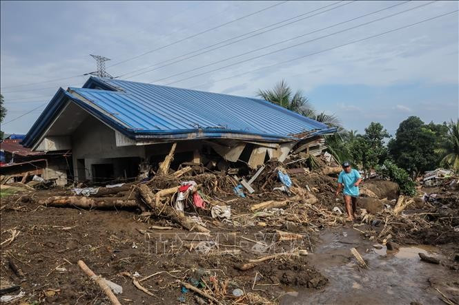 Cảnh tàn phá sau trận lở đất do bão tại tỉnh Batangas, Philippines, ngày 25/10/2024. Ảnh minh họa: THX/TTXVN