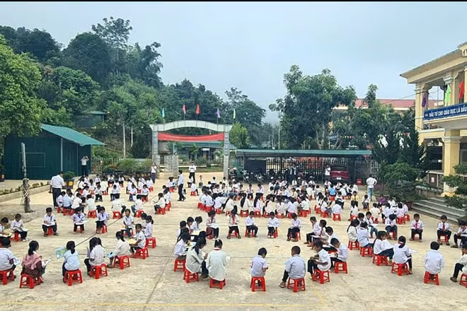 Một giờ học ngoại khóa của Trường phổ thông dân tộc bán trú tiểu học Mù Cả.