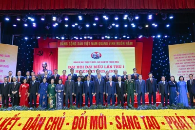 Tổng Bí thư Tô Lâm cùng các đồng chí lãnh đạo, nguyên lãnh đạo Đảng, Nhà nước và các đại biểu dự Đại hội.