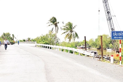Cầu Đất Sét hoàn thành và đưa vào sử dụng.
