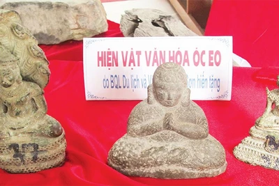 Một số hiện vật Óc Eo được hiến tặng.