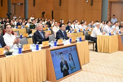 Thủ tướng Chính phủ Phạm Minh Chính chủ trì Hội nghị tổng kết Chương trình và Phong trào thi đua "Cả nước chung tay xóa nhà tạm, nhà dột nát". (Ảnh: TRẦN HẢI) 