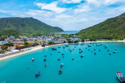 Một góc bãi biển Ninh Vân, phường Đông Ninh Hòa, tỉnh Khánh Hòa. (Ảnh MỸ HÀ)