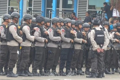 Cảnh sát cơ động - đặc nhiệm chống khủng bố trên đường phố Jakarta. Ảnh tư liệu: Đỗ Quyên/PV TTXVN tại Indonesia.