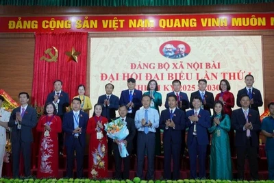 Ban Chấp hành Đảng bộ xã Nội Bài (Hà Nội) khóa I, nhiệm kỳ 2025-2030, ra mắt Đại hội. (Ảnh: HOÀNG SƠN)
