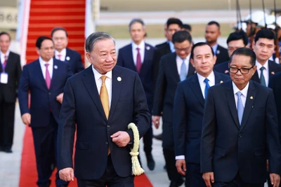 Tổng Bí thư Tô Lâm đến Phnom Penh, bắt đầu thăm cấp Nhà nước tới Vương quốc Campuchia. (Ảnh: Dương Giang/TTXVN)