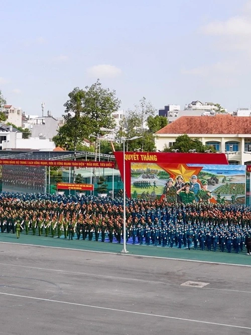 Quang cảnh lễ ra quân.