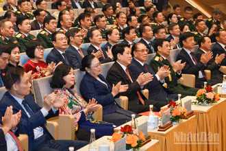 Các đồng chí lãnh đạo, nguyên lãnh đạo Đảng, Nhà nước và đại biểu tham dự lễ kỷ niệm.