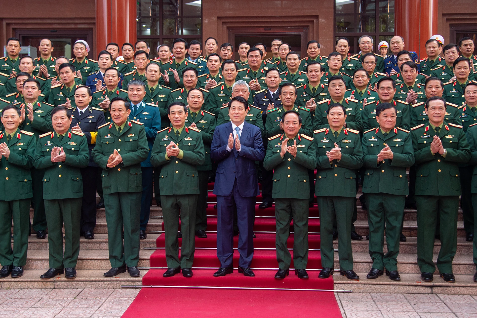 Chủ tịch nước Lương Cường với các đại biểu tại Hội nghị Quân chính toàn quân năm 2024.