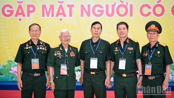 Các đại biểu dự Gặp mặt người có công và nhân chứng lịch sử năm 2025. (Ảnh THÀNH ĐẠT)