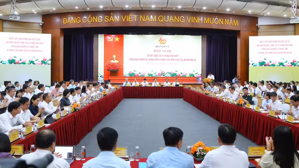 Quang cảnh hội nghị “Sơ kết công tác 6 tháng đầu năm và triển khai nhiệm vụ trọng tâm 6 tháng cuối năm 2026 của ngành nội vụ”.