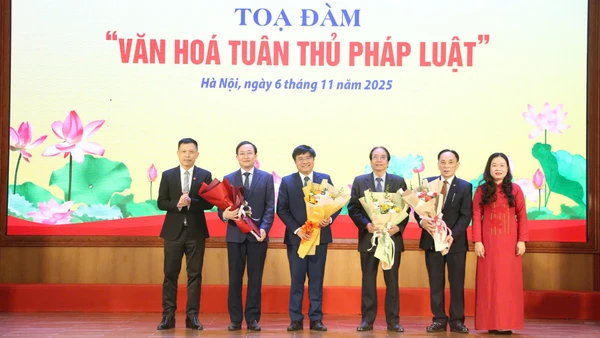 Các đại biểu tham dự tọa đàm “Văn hóa tuân thủ pháp luật”.