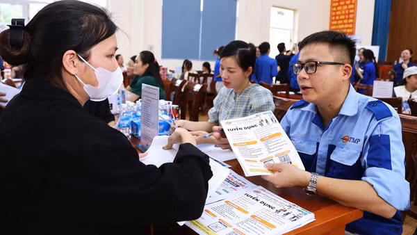 Phiên giao dịch việc làm lưu động tại xã Quang Minh, Hà Nội, tháng 5/2026. (Ảnh HCES) 