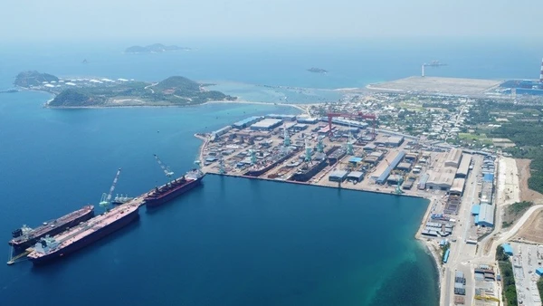 Công nghiệp và xây dựng Khánh Hòa năm 2025 tăng 8,81%. Trong ảnh: Toàn cảnh Nhà máy đóng tàu HD Hyundai Việt Nam (Ảnh: PHONG NGUYÊN) 
