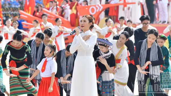 [Ảnh] Những tiết mục văn nghệ ấn tượng tại Lễ kỷ niệm 80 năm Quốc khánh 