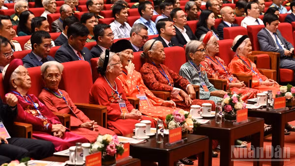 Các đại biểu Mẹ Việt Nam Anh hùng dự Hội nghị tri ân người có công với cách mạng toàn quốc năm 2026. (Ảnh: TRẦN HẢI)