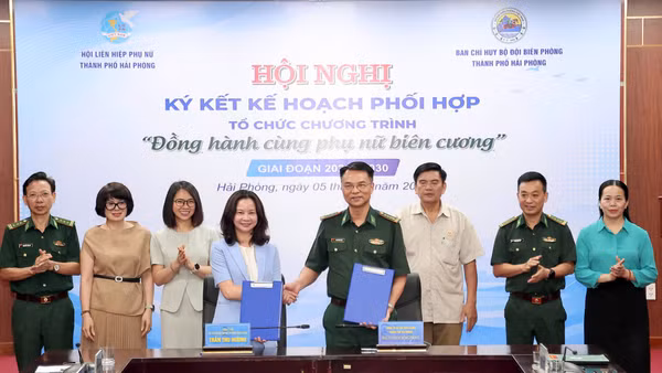 Ký kết chương trình “Đồng hành cùng phụ nữ biên cương” giai đoạn 2026-2030 giữa Bộ đội biên phòng và Hội liên hiệp Phụ nữ Hải Phòng. (Ảnh: NGUYỄN KHÁNH)