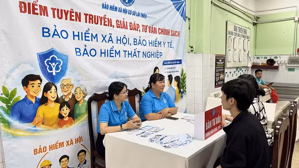 Bảo hiểm xã hội Thành phố Hồ Chí Minh truyền thông chính sách nhân Ngày Bảo hiểm y tế Việt Nam. (Ảnh: HSS)