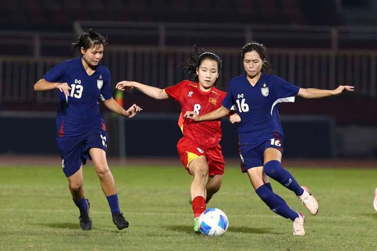 U19 nữ Thái Lan thi đấu hiệu quả trong hiệp 1. (Ảnh: VFF) img-9270.jpg