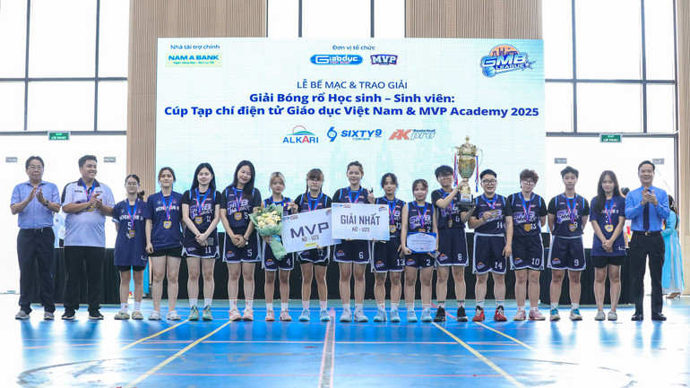 Giải Nhất nội dung U23 nữ thuộc về đội Học viện Bóng rổ MVP. nanh4042.jpg
