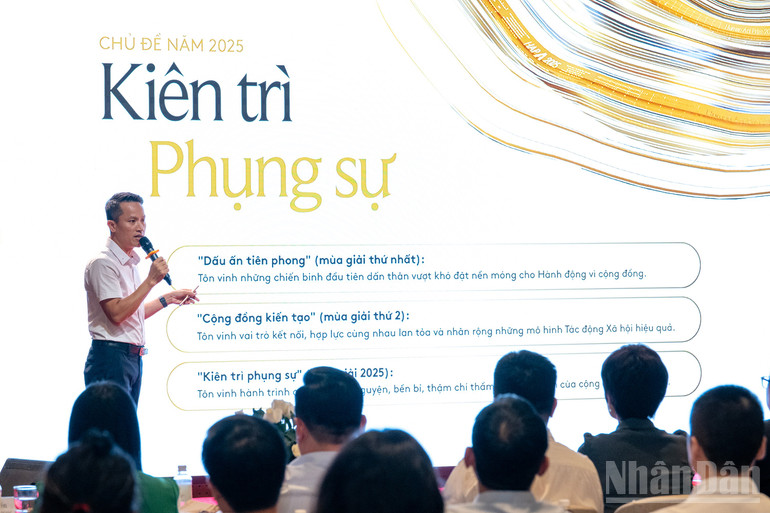 Ông Bùi Ngọc Hải - Giám đốc dự án Giải thưởng Hành động vì cộng đồng chia sẻ tại lễ công bố. ndo_br_chi-2500-sao-chep.jpg