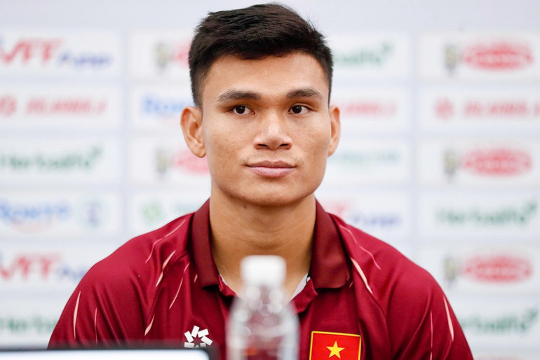 Spieler Pham Xuan Manh bei der Pressekonferenz. (Foto: VFF) z7099730700876-beb4d459c734b8ea94b039c018619a7b.jpg
