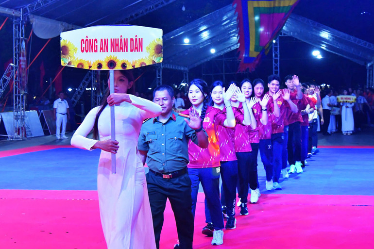 Các võ sĩ của đoàn Công an nhân dân. z6873805623727-ff8125ab73674fa681048922f6a3d11b.jpg