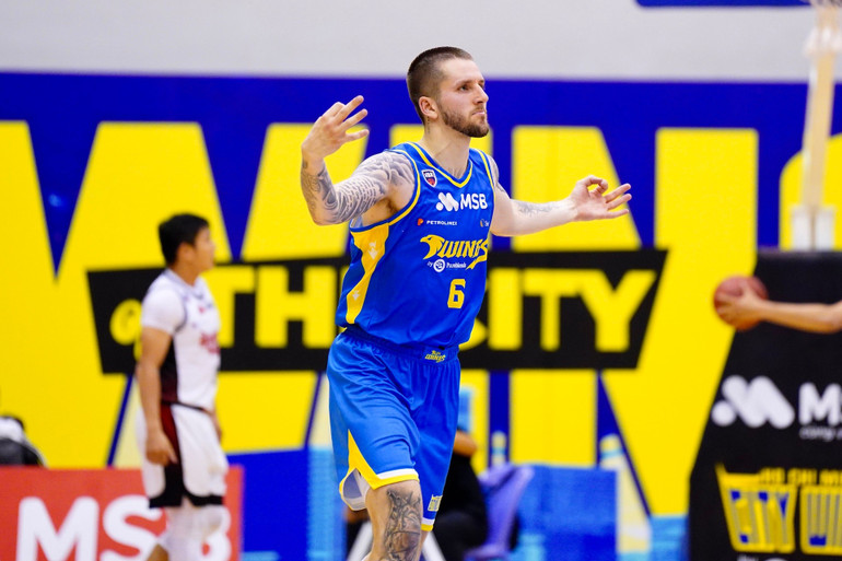 Dakota Zinser giữ phong độ thăng hoa xuyên suốt trận đấu. (Ảnh: VBA) 4-dakota-zinser-giu-phong-do-thang-hoa-xuyen-suot-tran-dau.jpg