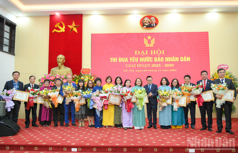 បុគ្គលចំនួន 20 នាក់បានទទួលវិញ្ញាបនបត្រ  ndo_br_dhthiduayeuncbaond-6074.jpg