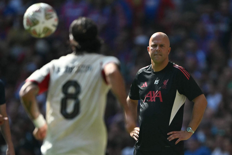 Huấn luyện viên Arne Slot còn nhiều việc phải làm với thời kỳ chuyển giao của Liverpool. (Ảnh: LFC) 4.jpg