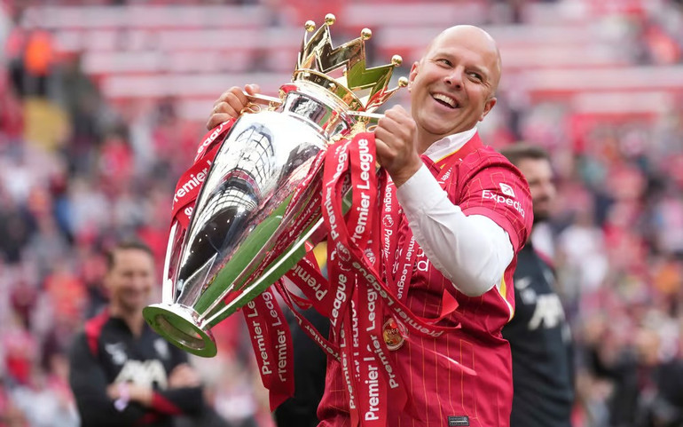 Arne Slot đã tạo nên một Liverpool rất khác ở mùa giải 2024-2025. (Ảnh: LFC) 5.jpg