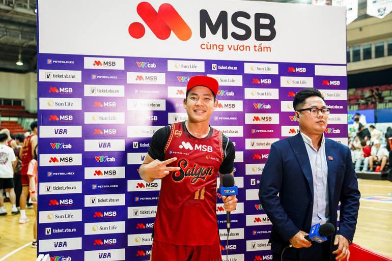 Võ Kim Bản trở thành nội binh đầu tiên nhận danh hiệu Cầu thủ xuất sắc nhất trận ở mùa giải này. (Ảnh: VBA) 4-vo-kim-ban-tro-thanh-noi-binh-dau-tien-nhan-player-of-the-game-cau-thu-xuat-sac-nhat-tran-tai-vba-star-x.jpg