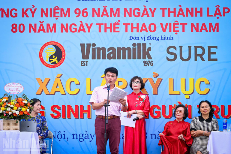 ndo_bl_ong-pham-tuyen-giam-doc-chi-nhanh-vinamilk-ha-noi-dai-dien-vinamilk-phat-bieu-tai-ngay-hoi.jpg