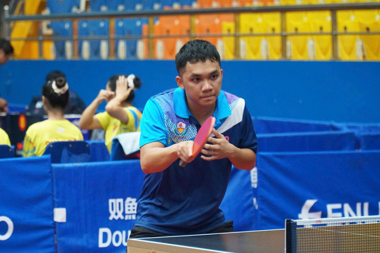Dinh Anh Hoang won 3-1 Nguyen Duy Phong. z7042559812705-36017ae9b5caec7323bc8d6f556c11c1.jpg