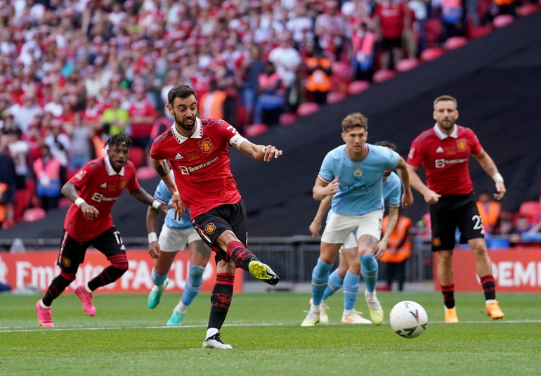 Bruno Fernandes ghi bàn thắng giúp Man United vượt qua Man City ngay tại Etihad. (Ảnh: MUFC) 3.jpg