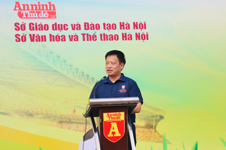 Herr Nguyen Thanh Binh - chefredaktör för tidningen An ninh Thu do, ordförande för organisationskommittén för priset, talade vid öppningsceremonin. 2597753712697697283-1.jpg