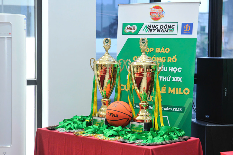 Die Meisterschaftstrophäe des Turniers. d40ad9aa5d06d0588917.jpg