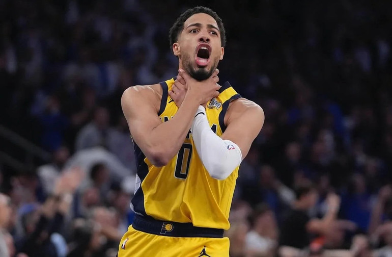 Haliburton ăn mừng theo phong cách của huyền thoại Reggie Miller. (Ảnh: NBA) image005.png