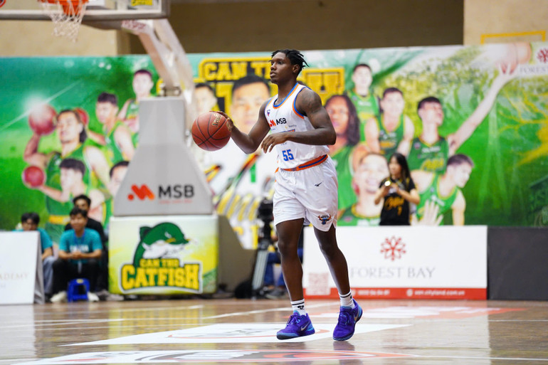 DaQuan Bracey đạt phong độ cao giúp Hanoi Buffaloes lội ngược dòng. (Ảnh: VBA) 4-daquan-bracey-dat-phong-do-cao-o-nhung-pha-dot-pha-va-nem-xa-giup-hanoi-buffaloes-loi-nguoc-dong.jpg