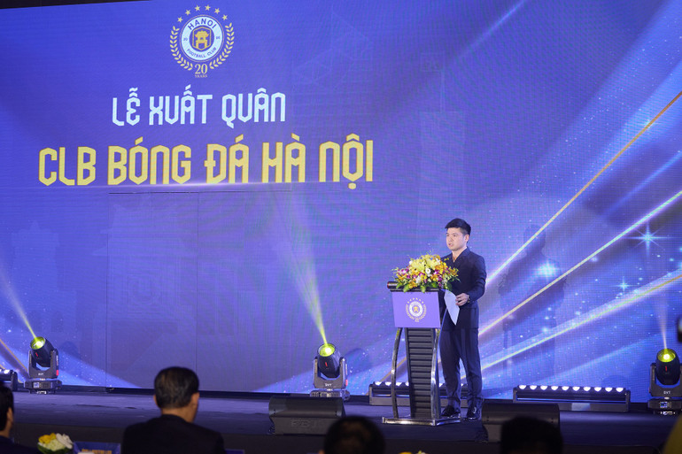 Chủ tịch Hà Nội FC Đỗ Vinh Quang phát biểu tại Lễ xuất quân. z6902166780666-757377e6dfa15e3bf9b555ec098e16d6.jpg