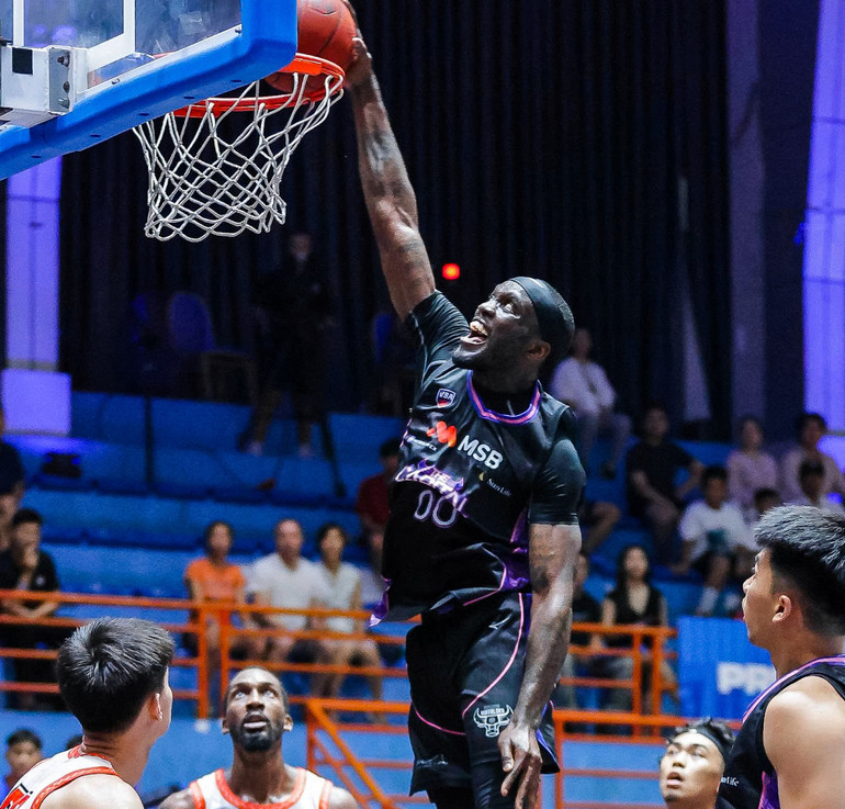 Tamyrik Fields là chủ nhân danh hiệu Cầu thủ xuất sắc nhất trận. (Ảnh: VBA) 4-vba.jpg